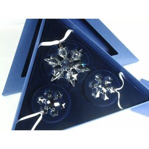 NIB Swarovski 2010 Ornament Set Of 3 1 Large 2 Small Crystal Snowflakes